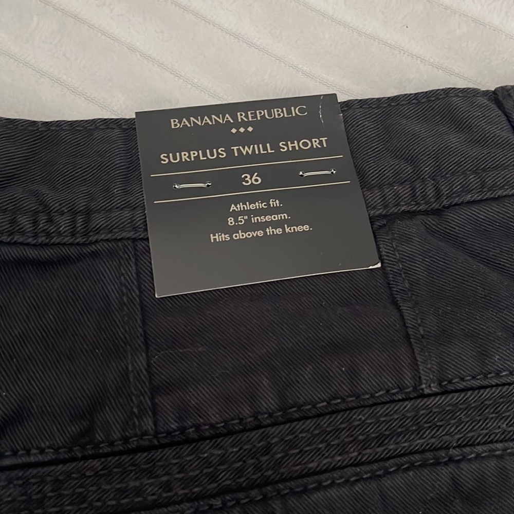 Banana Republic TWILL Shorts. These Men’s Shorts are BRAND NEW. MUST Have.